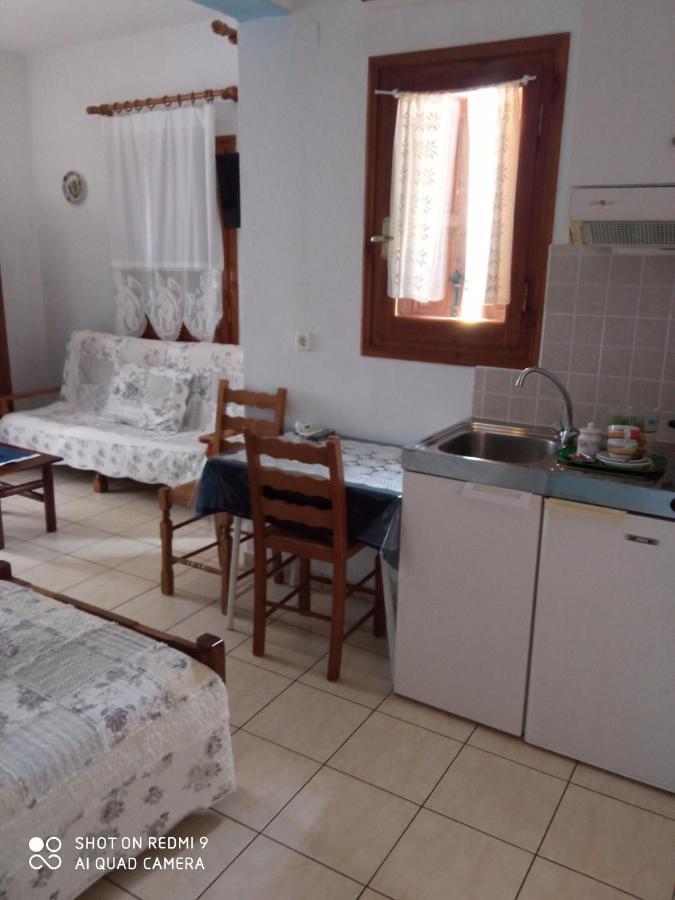 Maravelias Rooms Tríkeri Buitenkant foto